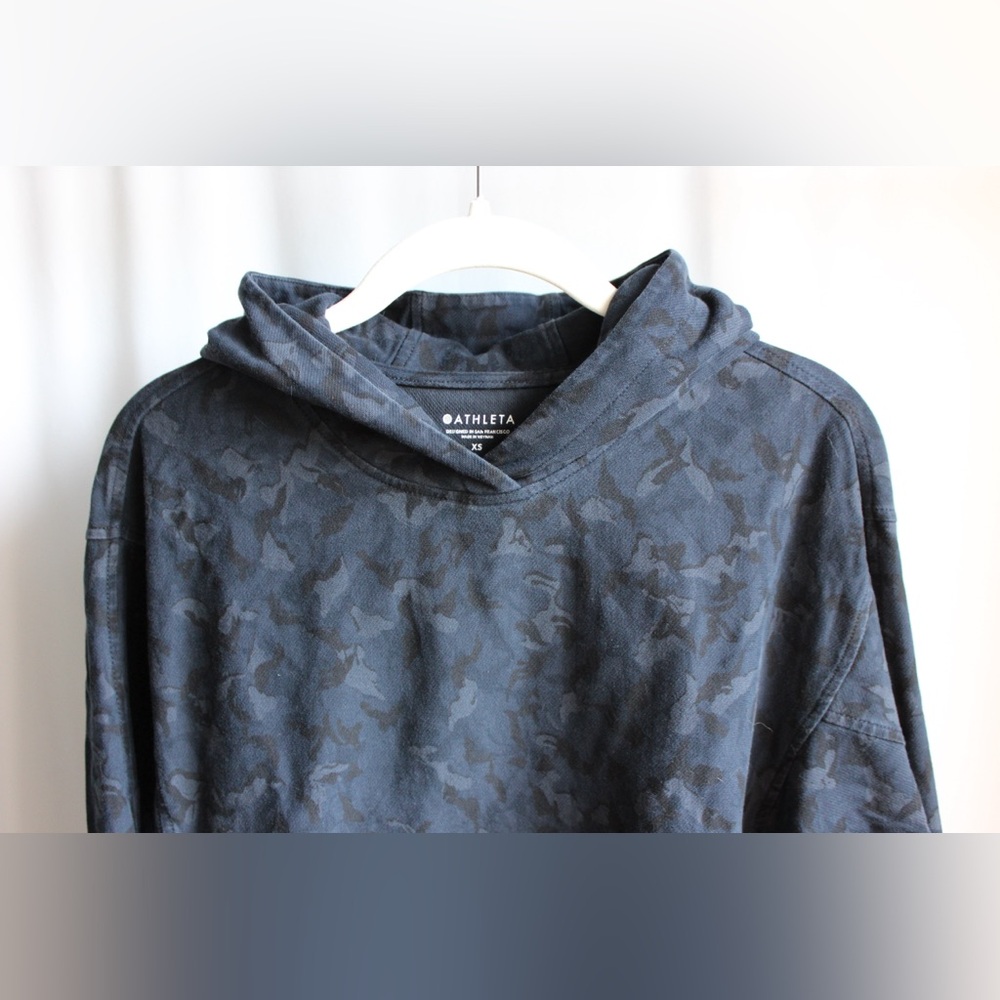 Athleta, Farallon Printed Sweatshirt, Stratum Camo Navy, Size: XS. - Picture 3 of 5